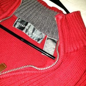 Oscar D Zip sweater.. Great for the season..